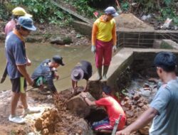 Upaya Satgas TMMD 110/ Kodim 1201 Pindahkan Batu Besar Halangi Pembangunan Bendungan