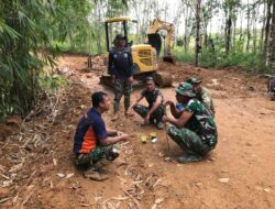 Dengan Secangkir Kopi Satgas TMMMD 110/Kodim 1201 Jalin Keakraban