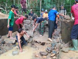 Satgas TMMD 110 / Kodim 1201 Melakukan Karya Bakti Renovasi Bendungan Air Bersih