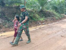Satgas TMMD 110/ Kodim 1201 Berikan Semangat Pada Pelajar Untuk Tetap Bersekolah