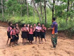 Keceriaan Anak SD  Bersama Satgas TMMD 110/Kodim 1201