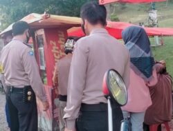 Cegah Penyebaran Covid-19, Polisi Patroli di Pasar Pabukoan