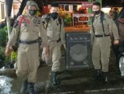 Nekat Beroperasi, Satpol PP Tindak Tempat Karaoke di Padang