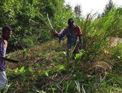 Satgas TMMD Bersama Warga Laksanakan Pembersihan Badan Jalan