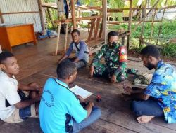 Warga Gotong Royong Dengan Satgas TMMD Sarmi Bersihkan Lahan