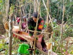 Warga Kampung Dorba Bermain di Rumah Luas