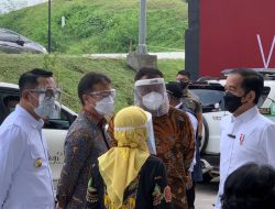 Presiden Joko Widodo Tinjau Sentra Vaksinasi Indonesia Bangkit