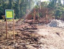 Sinergitas Babinsa Bangun Rumah Pastori di Lokasi Pra TMMD