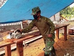 Warga dan Satgas TMMD Garap Penyekapan Kayu