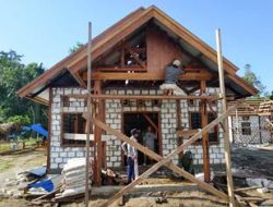 TMMD: Pemasangan Sopi-sopi Pembangunan Gereja