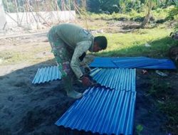 Pemotongan Seng untuk Pembangunan Balai Kampung TMMD
