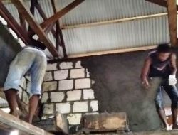 Remaja Kampung Dorba Turut Andil Membantu Satgas TMMD