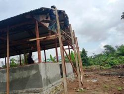 Cuaca Tak Menentu, Satgas TMMD dan Warga Tetap Lanjutkan Pekerjaan