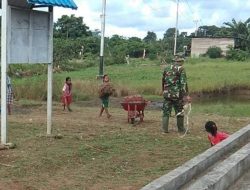 Anak-anak Kampung Dorba Teladani Sikap Prajurit TNI dalam Pelaksanaan TMMD