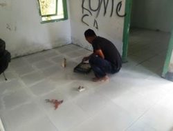 Pemasangan Nat Keramik PUSTU Oleh Satgas TMMD Ke-111 Kodim 1202/Singkawang