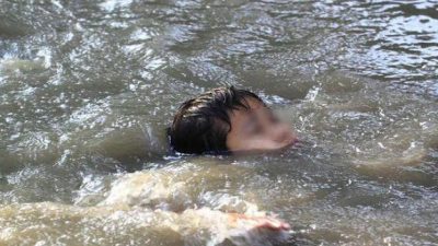 Dua Bocah Tenggelam di Pantai Tiram