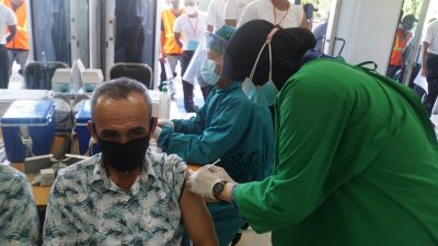 Serbuan Vaksinasi Oleh TNI AL (Lantamal II) Untuk Masyarakat Maritim