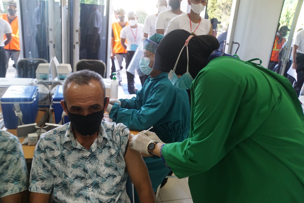 Kegiatan Serbuan Vaksinasi oleh TNI AL