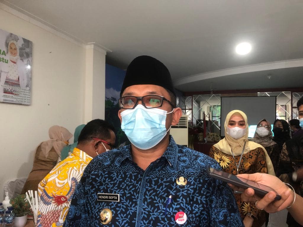 Kasus positif Covid-19 di Kota Padang melonjak tajam Pemko Padang berencana memberlakukan kerja dari rumah atau WFH