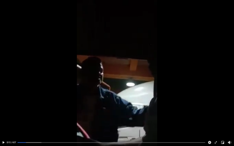 Viral ! Pria Diduga Preman Palak dan Pukul Sopir Truk di Padang