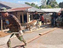 Semangat Gotong Royong Satgas Angkat Pasir Dengan Dorong Arco.