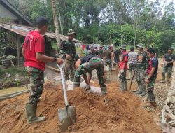Anggota Satgas Sedang Membuat Adonan Cor Beton