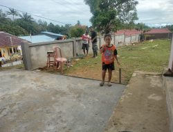 Anak-Anak Desa Sentangau Jaya Bermain Di Lokasi TMMD ke-111 Kodim 1202/Singkawang