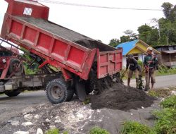 TMMD: Alat Berat dan Truk Pengangkut Material Selalu Ada di Kampung Dorba