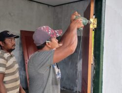 Dengan Trengginas, Warga Kampung Dorba Lanjutkan Pekerjaan Satgas TMMD