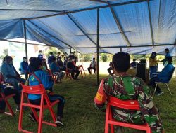 Babinsa, Satgas TMMD, dan Tim Kesehatan Puskesmas Betaf Sosialisasikan Vaksin Covid-19 di Lokasi TMMD