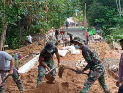 Anggota Satgas TMMD Dan Warga Gotong-Royong Dalam Bekerja