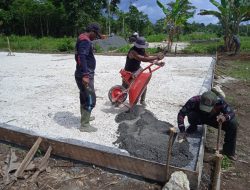 Bangun Lapangan Serbaguna di Lokasi TMMD untuk Berolahraga