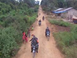 Dansatgas Cek TMMD Regtas Ke 111 Kodim 1202/Skw Dengan Menggunakan Sepeda Motor.