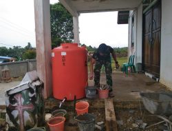Siapkan Alat Utama Pekerjaan Plesteran Dinding Pagar Gereja Oleh Satgas TMMD Ke-111 Kodim 1202/Skw