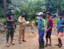 Kepala Dusun Sibung Apresiasi Pembagian Masker Gratis Oleh TMMD Regtas Ke 111 Kodim 1202/Skw.