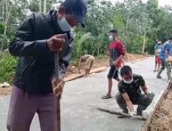 Pasi Ter Kodim 1202/Skw Motivasi Tim Satgas TMMD Regtas Ke 111 Serta Masyarakat Di Lokasi TMMD