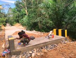 Masuki Pengecatan Box Jembatan Oleh Satgas TMMD Ke-111 Kodim 1202/Skw