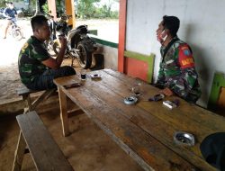 Minum Kopi Sebagai Penyemangat Pagi Satgas TMMD Regtas Ke 111 Kodim 1202/Skw.