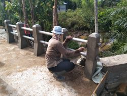 Satgas TMMD 111/ Kodim 1202 Singkawang Bersihkan Sisa Bangunan Jembatan