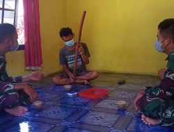 Lakukan Komsos, Berkunjung ke Rumah Warga Anggota Satgas TMMD Ke-111 Kodim 1202/Skw