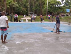 TMMD Kodim Sarmi: Waktu Istirahat Bekerja Dimanfaatkan dengan Bercengkerama