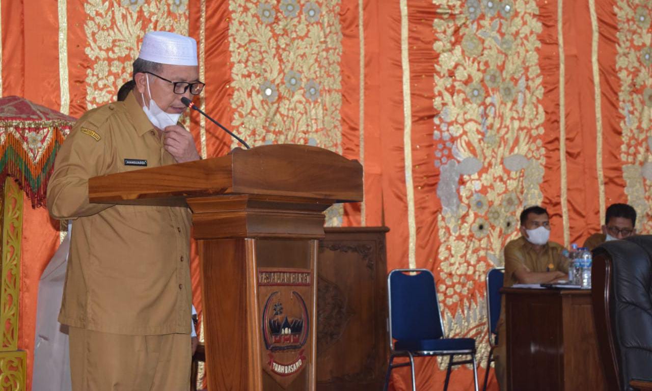 Bupati Pasbar Hamsuardi sampaikan jawaban pemerintah atas laporan Banggar Rancangan Peraturan Daerah (Ranperda) Pertanggung jawaban APBD