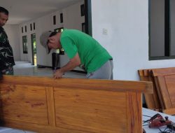Pemasangan Pintu Gereja TMMD Kodim Sarmi