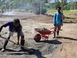 Hingga Penghujung Acara, Semangat Warga dan Satgas TMMD Tak Pernah Luntur