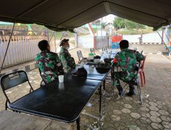 Korlap Satgas TMMD Regtas Ke 111 Kodim 1202/Singkawang Lakukan Koordinasi Dengan Anggota Satgas TMMD Di Posko TMMD