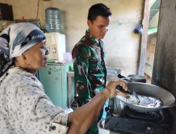 Dengan Mesin Pemotong Rumput, Satgas TMMD Ke 111 Kodim 1202/Singkawang Bersihkan Halaman Rumah Warga
