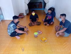 Kebersamaan Anggota Satgas TMMD Ke-111 Kodim 1207/Pontianak Bersama Tuan Rumah di Dusun Maju Jaya