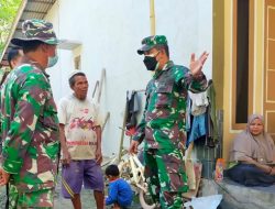 Dansatgas Berbaur Bersama Warga Setempat Saat Kunjungi Lokasi TMMD Ke-111 Kodim 1207/Pontianak