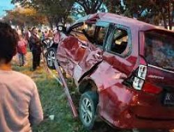 KA Sibinuang Hantam Minibus, Dua Korban Dilarikan ke Rumah Sakit