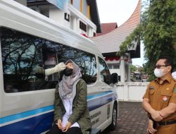 Ratusan Pegawai Jalani Swab Massal di Diskominfotik Sumbar